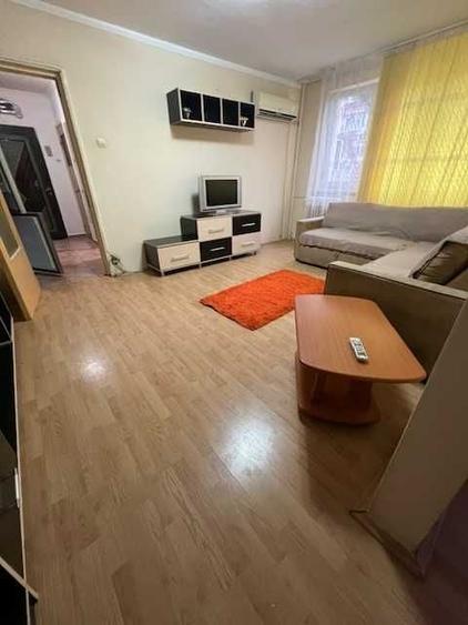 Apartament cu 3 camere semidecomandat în Giurgiului