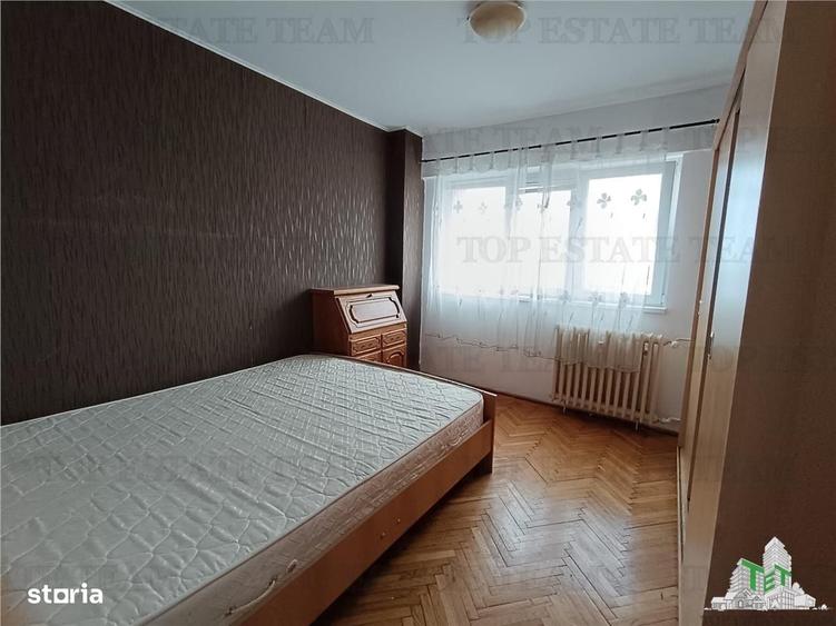 Apartament cu 3 camere semidecomandat în 1 Mai