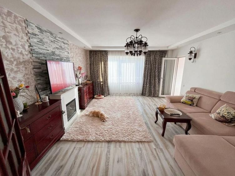 Apartament cu 3 camere decomandat, mobilat în Nerva Traian