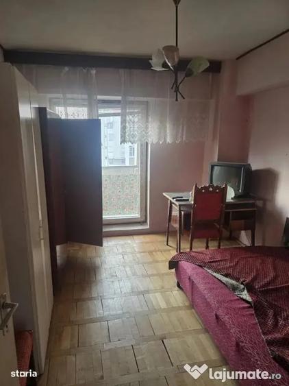 Garsonieră decomandată în Calea București