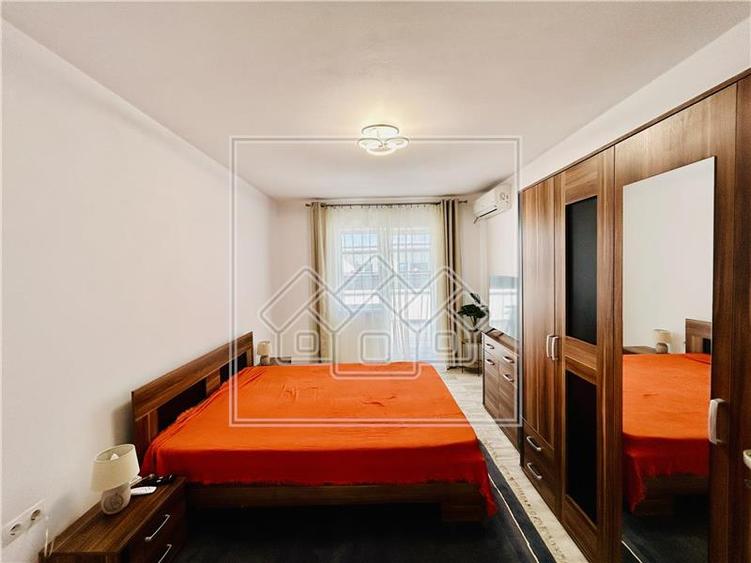 Apartament cu 4 camere nedecomandat în Piața Cluj