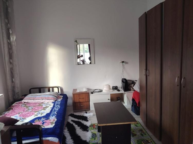 Casă individuală cu 2 camere cu Canalizare în Central