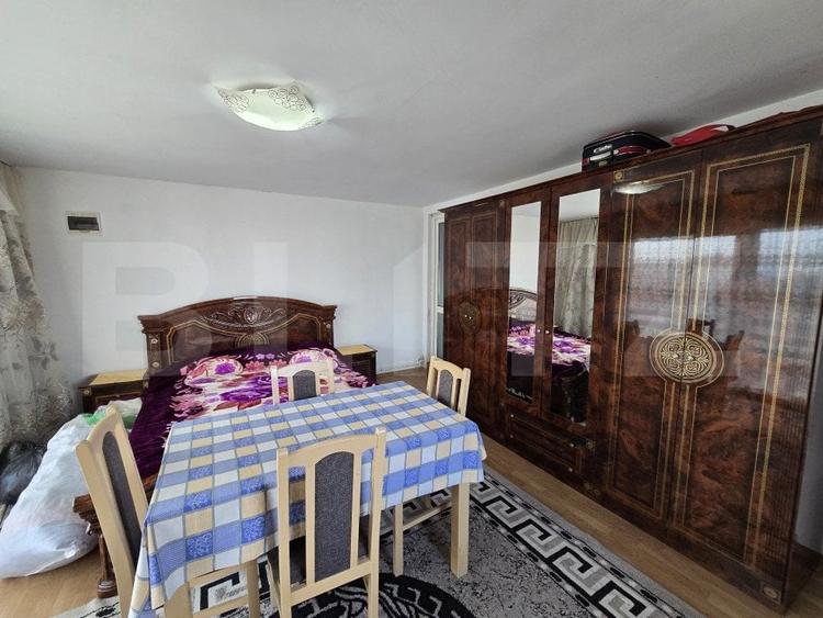 Casă individuală cu 9 camere cu Canalizare în Vest