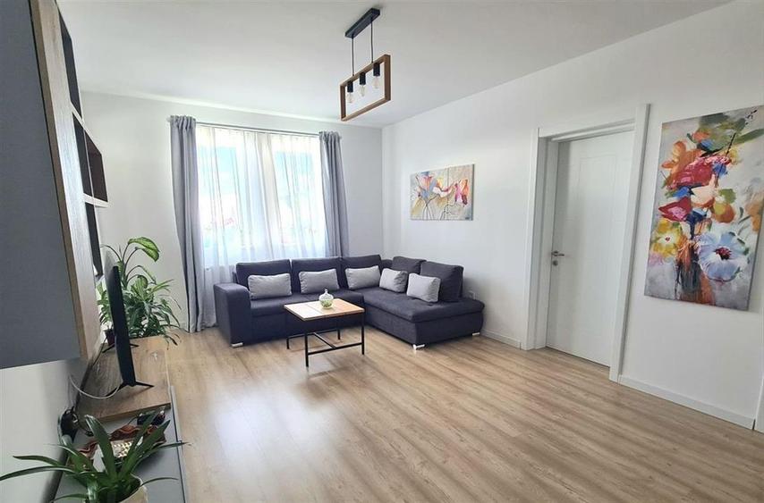 Apartament cu 2 camere semidecomandat, mobilat în Industrial Est
