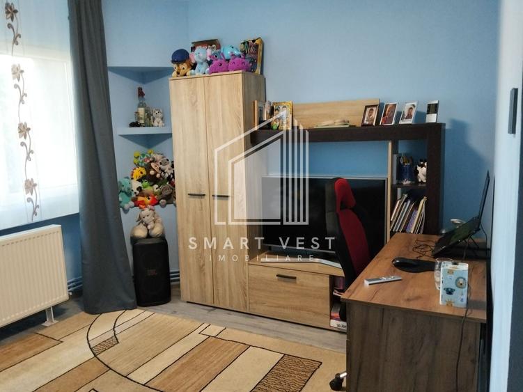 Apartament cu 3 camere semidecomandat, mobilat în Careiului
