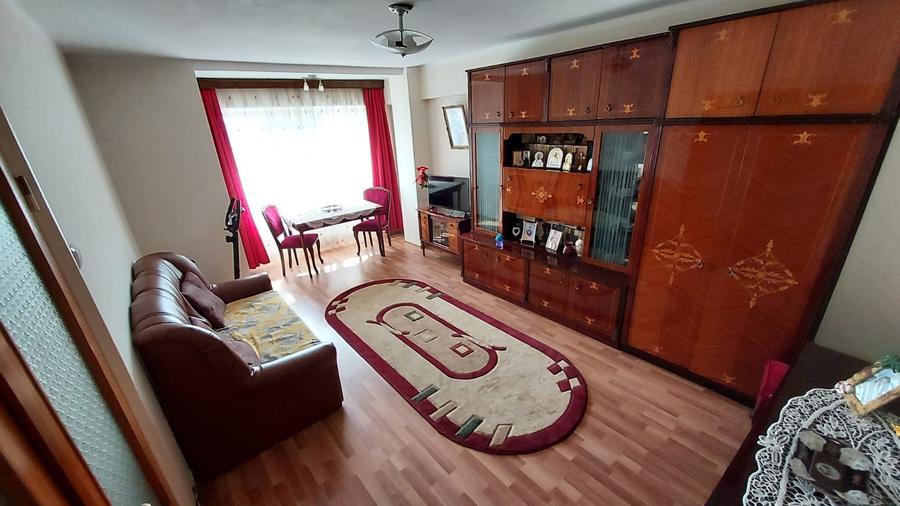 Apartament cu 4 camere decomandat în Pantelimon
