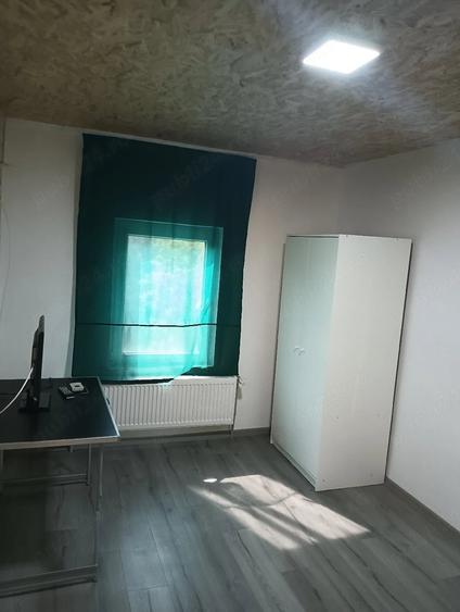 Casă cu Teren 1013 Mp în Groși