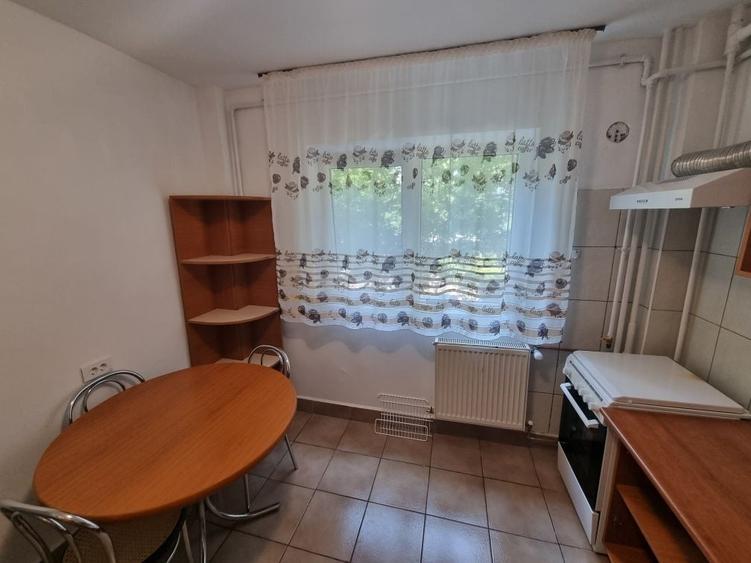 Apartament cu 2 camere decomandat în Olteniței