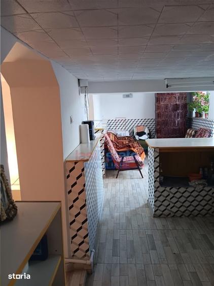 Casă cu 9 camere cu Teren 761 Mp în Popricani