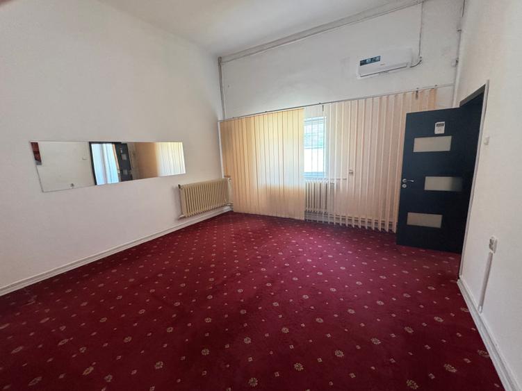 Casă individuală cu 4 camere cu Canalizare în Vatra Luminoasă
