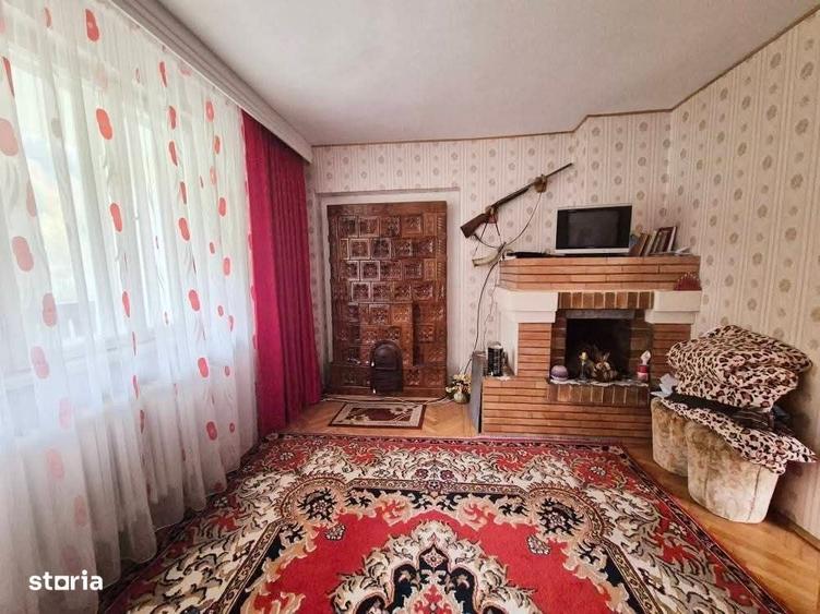 Casă cu 4 camere decomandat în Central