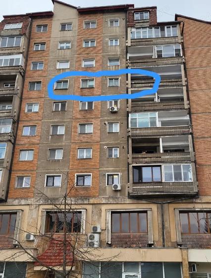 Apartament cu 3 camere decomandat în Petros