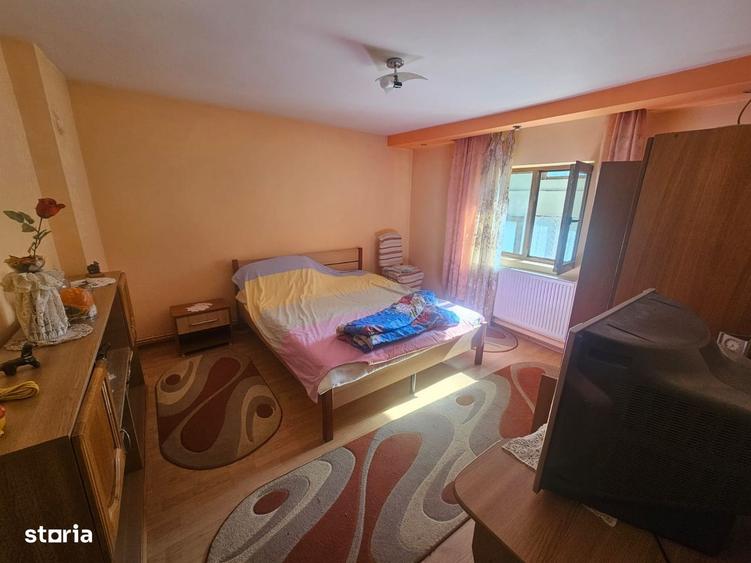 Casă cu 3 camere în Central