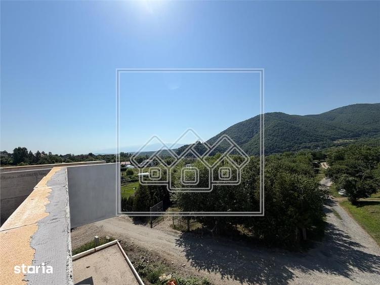 Casă cu 6 camere cu Teren 950 Mp în Valea Aurie