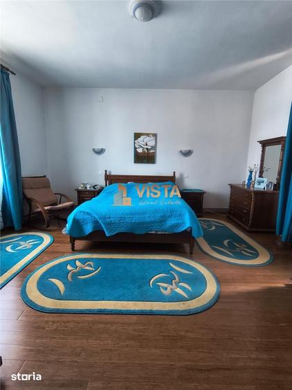 Casă cu 4 camere decomandat cu Teren 2300 Mp în Central