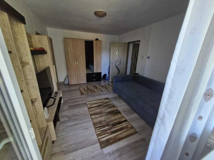 Apartament cu 2 camere semidecomandat în Tureni