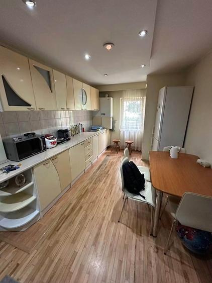 Apartament cu 3 camere decomandat în Exterior Vest