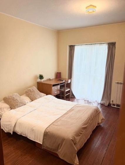 Apartament cu 3 camere decomandat, mobilat în P-ța Unirii