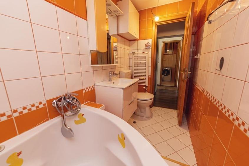 Apartament cu 3 camere decomandat, mobilat în Brâncoveanu