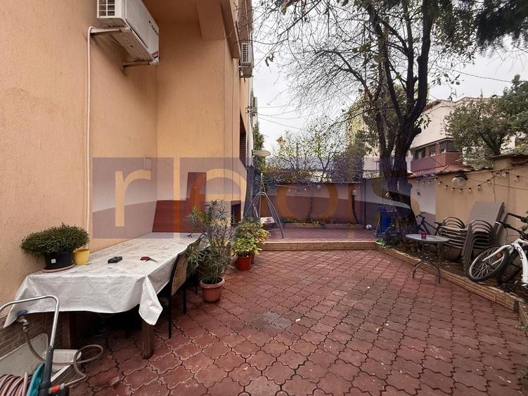 Casă individuală cu 6 camere cu Canalizare în Vatra Luminoasă