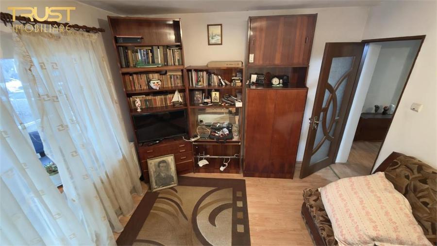 Apartament cu 3 camere decomandat în Plopilor