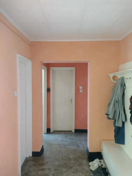 Apartament cu 4 camere decomandat în Săsar