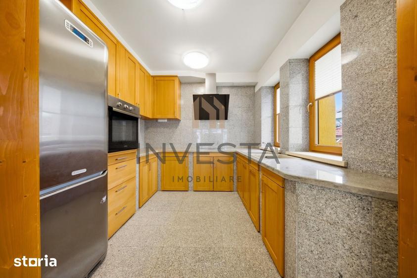 Apartament cu 4 camere semidecomandat în Central