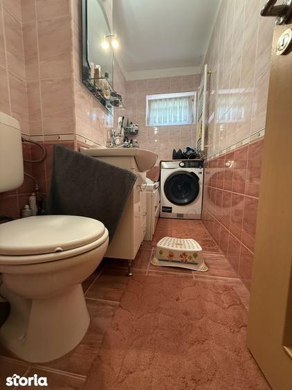 Apartament cu 3 camere semidecomandat, mobilat în Girocului