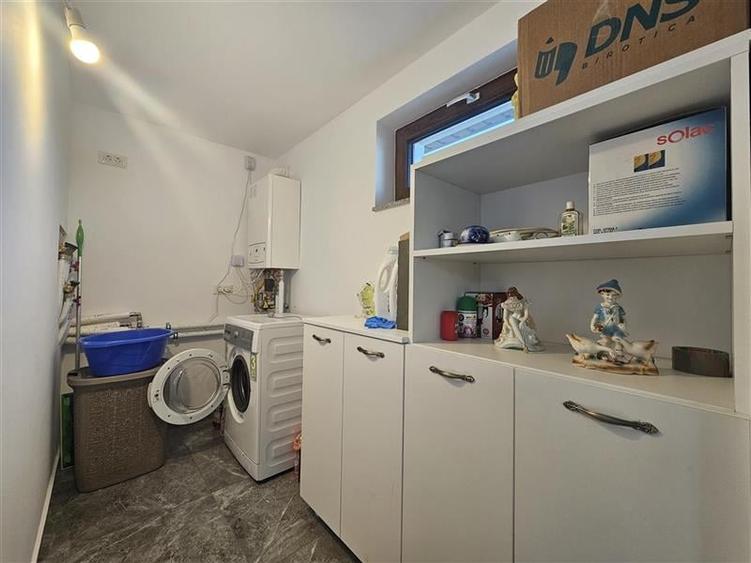Casă individuală cu 6 camere cu Teren 740 Mp în Vest