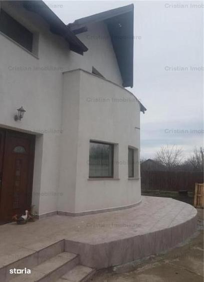 Casă cu 5 camere cu Teren 600 Mp în Cazasu