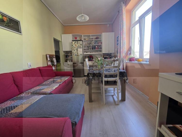 Apartament cu 3 camere semidecomandat, mobilat în Central