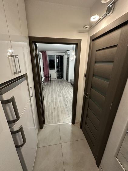 Garsonieră decomandată în Titan