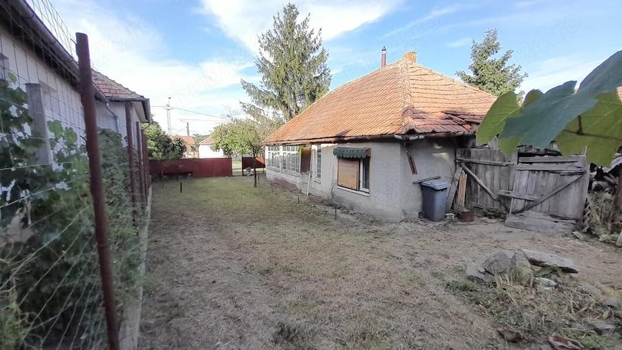 Casă cu 2 camere cu Teren 1543 Mp în Central