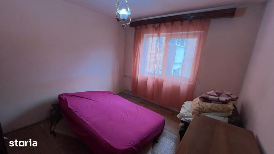 Apartament cu 2 camere decomandat în Petros