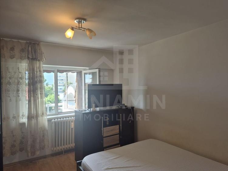 Apartament cu 3 camere decomandat în Sărari