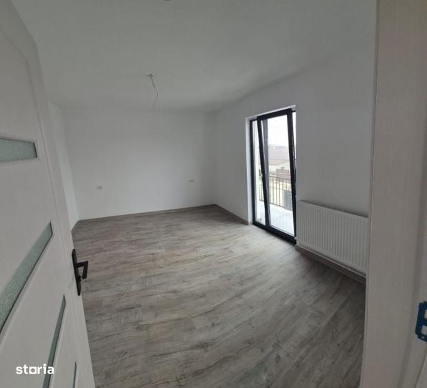 Casă cu 4 camere în Lumina