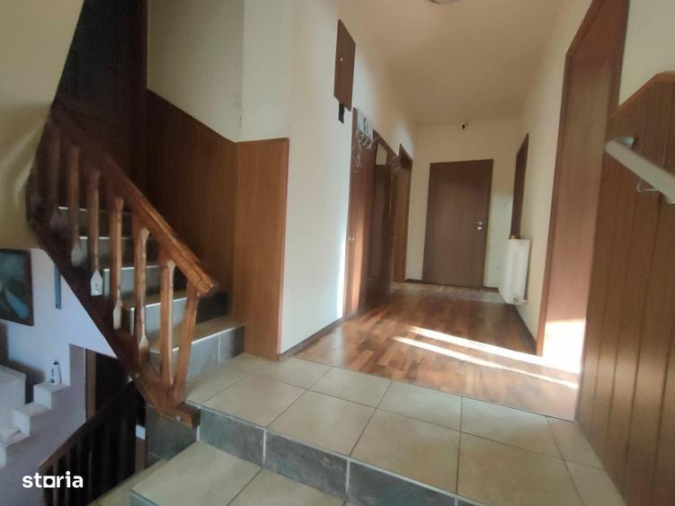 Casă cu 4 camere în Gușterița