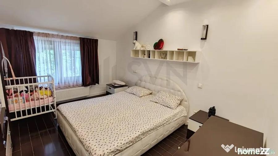 Casă cu 8 camere cu Teren 250 Mp în Mihai Bravu