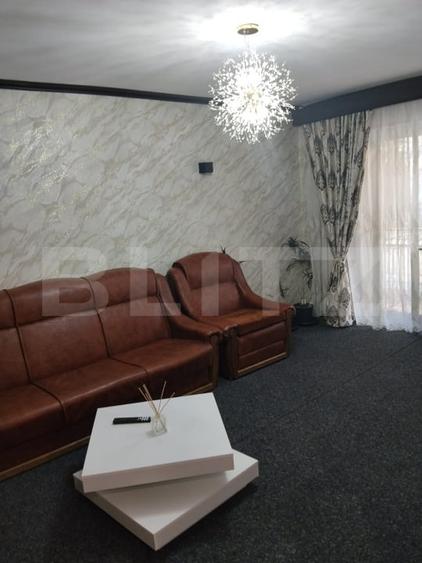 Apartament cu 3 camere semidecomandat, mobilat în Central