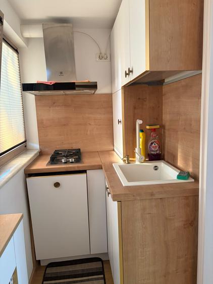 Apartament cu 3 camere semidecomandat în Faleza Nord