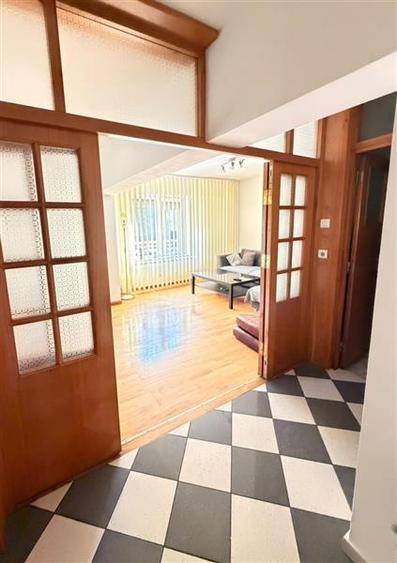 Apartament cu 4 camere decomandat, mobilat în Unirii