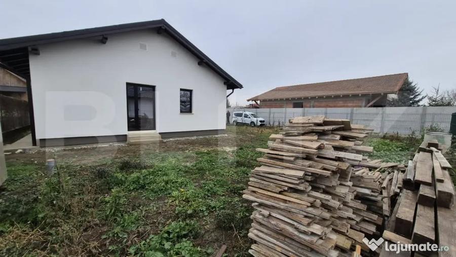 Casă cu 4 camere cu Teren 400 Mp în Vetiș