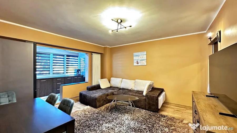 Apartament cu 3 camere decomandat în Far