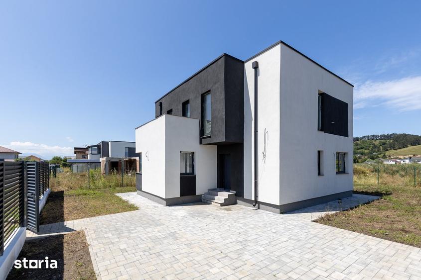 Casă cu 5 camere cu Teren 500 Mp în Noua