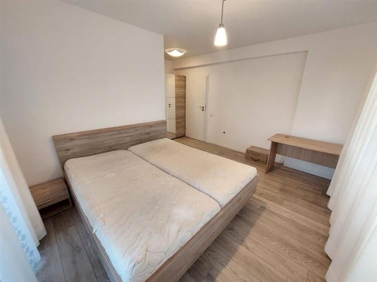 Apartament cu 3 camere semidecomandat, mobilat în Florești