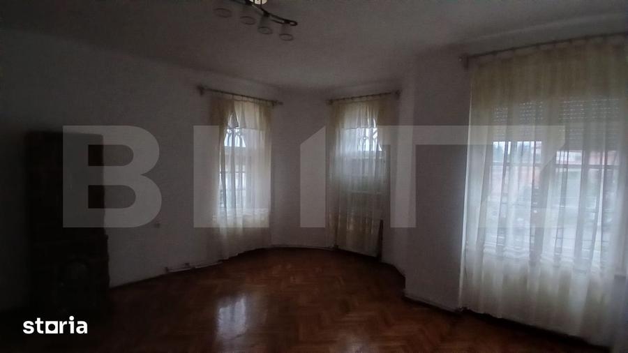 Apartament cu 5 camere în Central