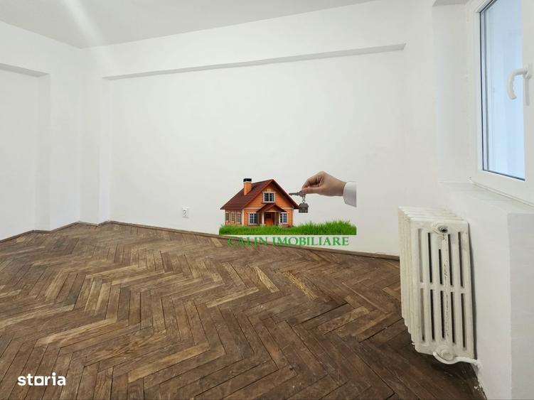 Apartament cu 4 camere decomandat în Galata