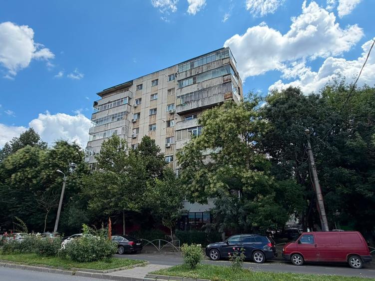 Apartament cu 3 camere decomandat în Militari