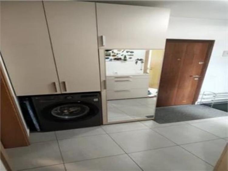 Apartament cu 2 camere decomandat în Tractorul