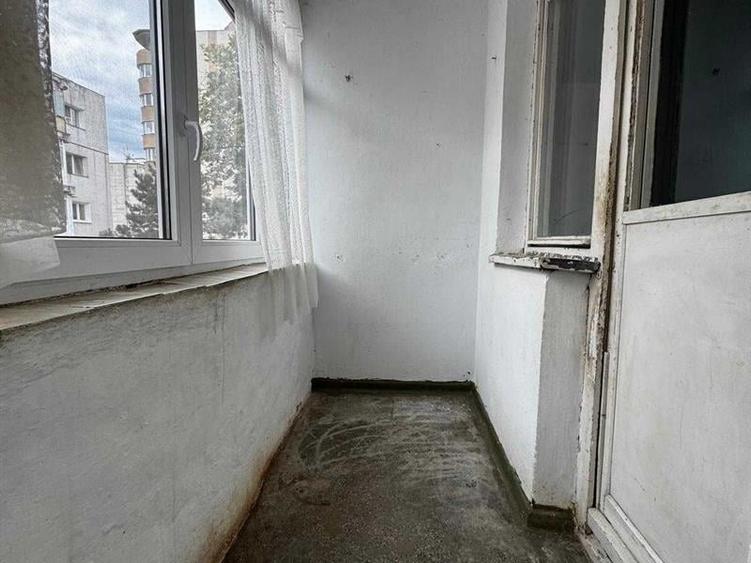 Apartament cu 3 camere semidecomandat în George Enescu